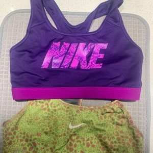 2 Nike sports bras both M